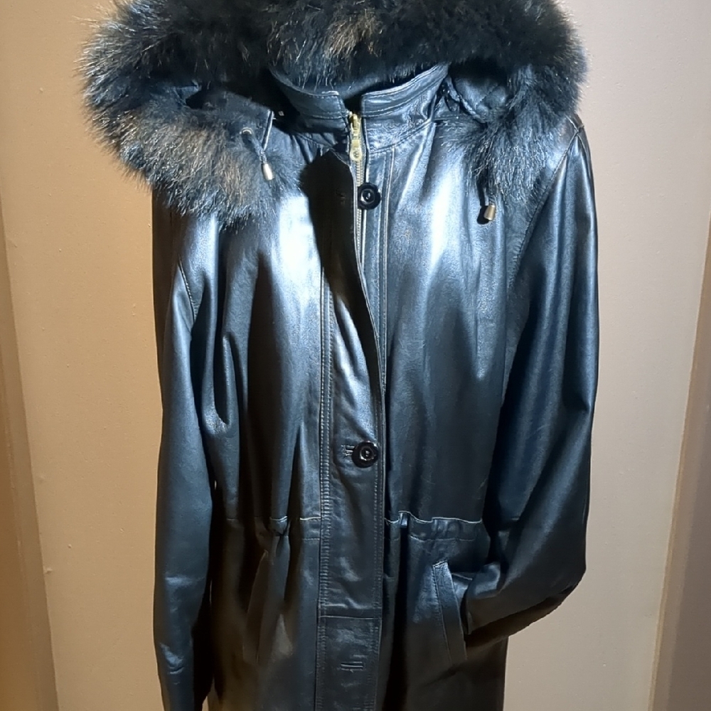 Luxurious Black Leather Coat with Fur Trim